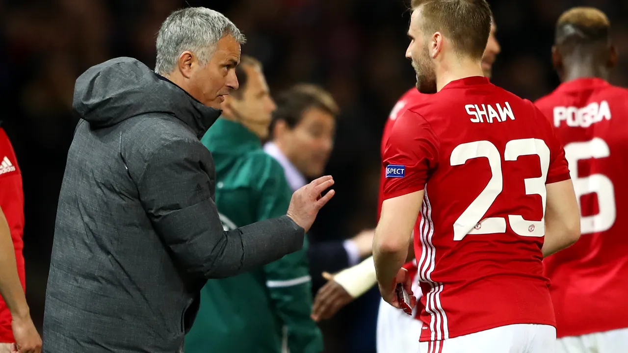 Probleme în lotul lui Mourinho. Luke Shaw, al cincilea jucător care va rata finalul sezonului în urma unei accidentări suferite în partida cu Swansea 