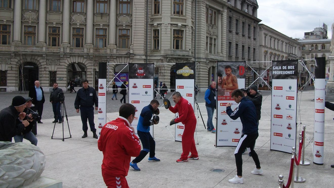 Antrenament la Universitate! Vedetele galei "Careul de Ași", care va avea loc vineri seară la Circul din stat, au făcut spectacol în mijlocul Capitalei
