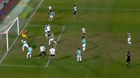 De ce nu s-a acordat penalty la hențul evident al lui Marius Constantin, la Universitatea Cluj - FC Argeș. Explicațiile lui Vassaras | VIDEO