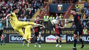 A făcut cuplu ofensiv cu Mitriţă în America, iar acum e star în Serie A, unde a marcat un gol de generic în poarta echipei lui Dan Şucu
