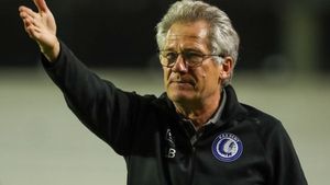 Ladislau Boloni, criticat dur în Belgia, la doar două săptămâni după ce a preluat-o pe Gent: „Metode de acum 40 de ani. Bunicul simpatic care poate fi și tiran”