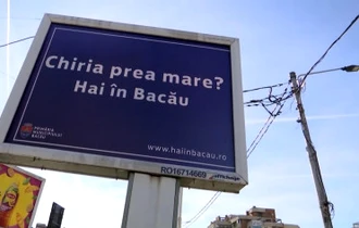 Clujenii s-au trezit cu panouri prin care sunt îndemnaţi să se mute în Bacău. 