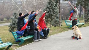 Filmări cu cântec/** Vezi aici spoturile campaniei "Știm ce înseamnă să fii suporter!"