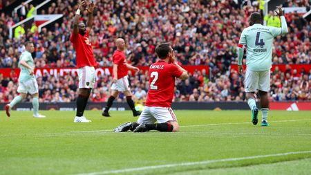 „Să li se ia toți banii, toate punctele și aruncate în subsolul clasamentului!”. Fost jucător al lui Manchester United, reacție devastatoare cu privire la apariția Super Ligii