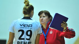Luminița Huțupan-Dinu, în fața unei noi provocări în carieră la Mioveni: "Încerc să mă obișnuiesc cu noul statut. Este greu, dar mi-a plăcut dintotdeauna să muncesc". Ultima experiență de la Vâlcea, "de neuitat"