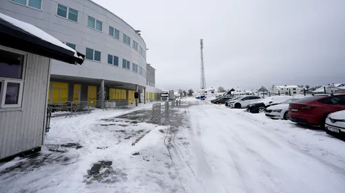 E ca în România, doar că e în Norvegia. Imagini incredibile cu zăpada de pe un stadion, cu câteva ore înainte de meciul din Europa League