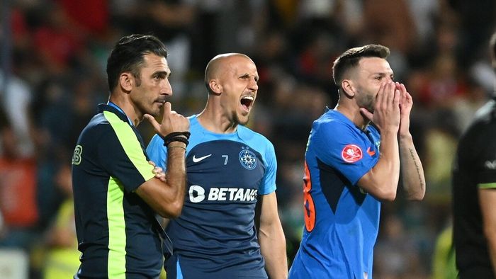 Ce se întâmplă cu Vlad Chiricheș? Întrebarea care l-a iritat pe Elias Charalambous la conferința de presă, înainte de FCSB - CSKA 1948 Sofia | VIDEO