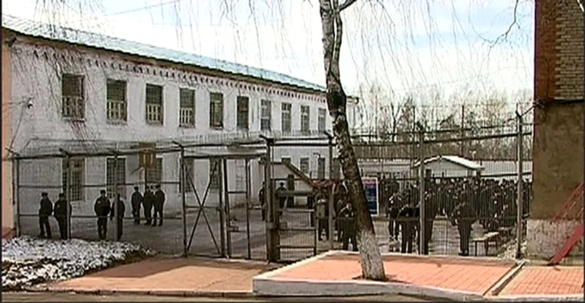 La închisoarea de maximă securitate a lui Putin, deținuții sunt violați cu țevi metalice. Alexei Navalnîi se teme că va fi trimis la închisoarea liderului rus