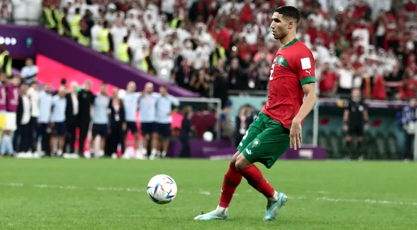 Achraf Hakimi a eliminat „Furia Roja” cu o „scăriță”, iar Kylian Mbappe l-a felicitat imediat! Marocanul a sărbătorit victoria istorică alături de mama sa