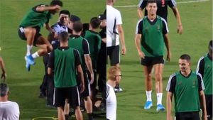 Cristiano Ronaldo a sărit pe un jandarm la antrenamentul lui Juventus. VIDEO | Reacția portughezului, după ce un fan a intrat pe teren
