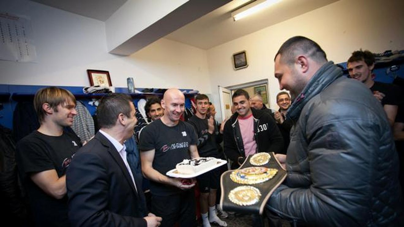 FOTO: Aniversare cu surprize pentru Sergiu Costin!** Căpitanul Oțelului, felicitat de un campion european