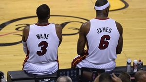 S-au "certat" pe recuperări. Cum l-a enervat Wade pe LeBron James