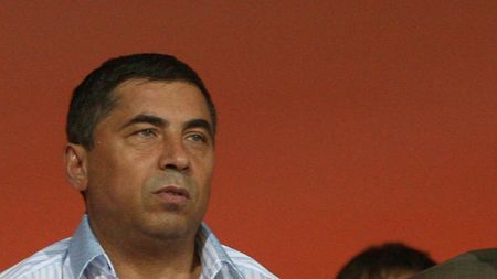 'Sper că e doar o glumă!** Cum să joace Niculae sau Niculescu pe linia de fund?'