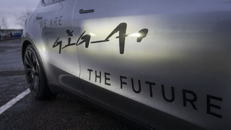 Cum va arăta cea mai sigură mașină din lume, care va evita total moartea în cazul oricărui accident! ChatGPT prezice viitorul auto