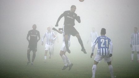 Condițiile execrabile în care Astra vrea să se bată pentru titlu: jucători neplătiți, mocirlă în loc de teren de antrenament, fără mâncare: "Tăiau jambierele și-și făceau căciuli". Șumudică e tentat să plece în iarnă