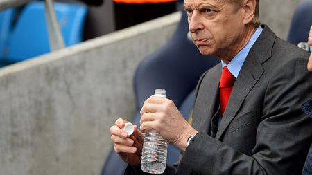 Arsene Wenger solicită schimbarea regulii la ofsaid: "Se dictează uneori pentru câţiva centimetri. De la talie la nas"