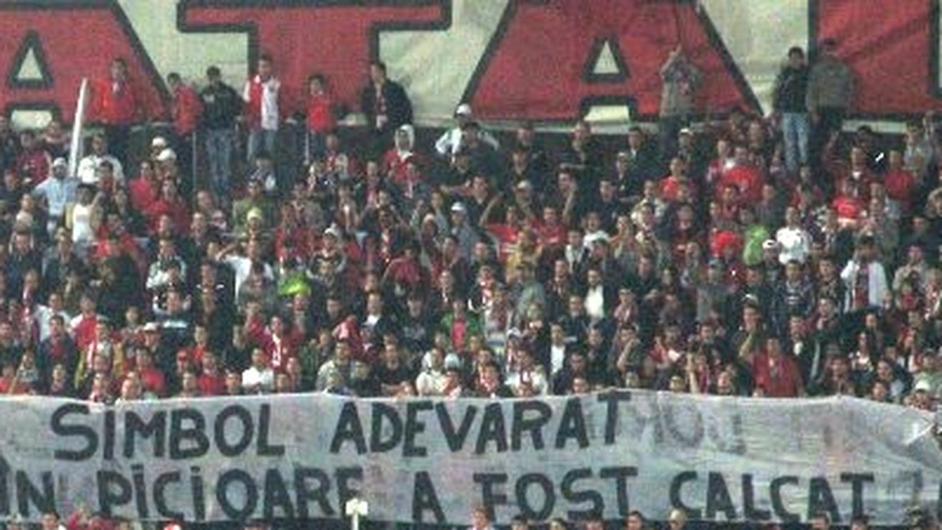 Vezi aici mesajul prin care "câinii" i-au umilit pe steliști