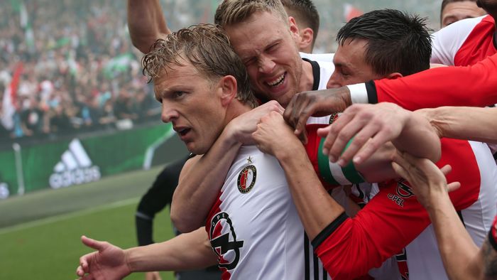 Momentul așteptat de Feyenoord de 18 ani! Veteranul Dirk Kuyt a adus primul titlu din acest mileniu la Rotterdam! Olandezul de 36 de ani a reușit un hat-trick de zile mari și a declanșat nebunia. VIDEO