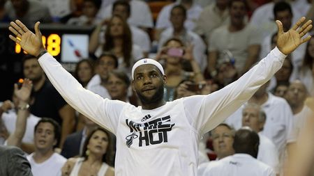 Mai e o serie până la "three-peat". Heat s-a calificat în finala NBA pentru a patra oară consecutiv, iar LeBron James visează la al treilea titlu de campion