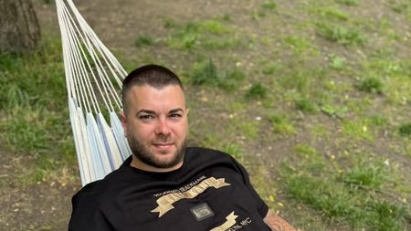 Românul considerat un Casanova în țară a mers la Milano pe un salariu mai mic decât al magazinerului, apoi a ajuns în Irak: „Catastrofă totală!”