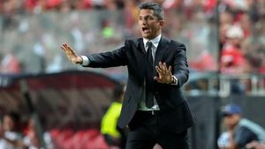 Domină Grecia, dar nu are liniște. Răzvan Lucescu, din nou în mijlocul unei polemici: "E un ștrumf! A depășit orice limită". Cine a lansat atacul și cu ce a deranjat Lucescu Jr.