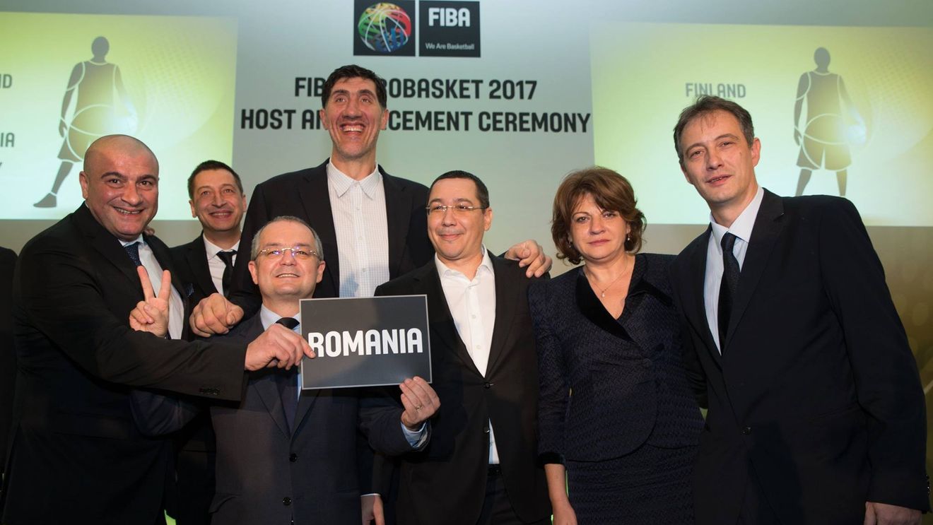 IMAGINEA ZILEI | Victorie mare pentru sport: România va organiza o grupă a Europeanului de  baschet masculin din 2017. Big Ghiță, Boc și Ponta au sărbătorit decizia la Munchen 