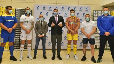 Cum arată noul echipament al naționalei de rugby. Acasă se folosește tricolorul, în deplasare mizăm pe alb și cele trei culori apar la mâneci