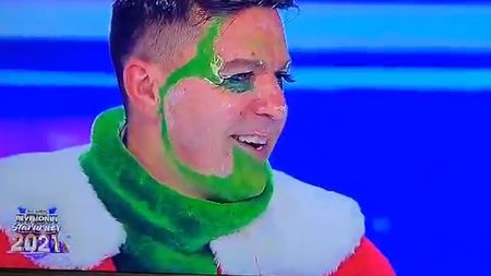 Dan Negru, lider de audiență cu Antena 1 și Cosmin Contra la „Revelionul Starurilor”! Fostul antrenor al lui Dinamo l-a întruchipat pe Grinch