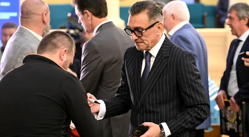 Ilie Dumitrescu, rugat de Gigi Becali, în direct, să-l ajute în campania de transferuri pentru Champions League: „Mai dă şi tu un telefon, mai zi un jucător”