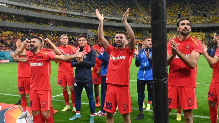 Echipele probabile pentru Silkeborg - FCSB, din grupele Conference League. Cum va încerca Nicolae Dică să improvizeze în apărare