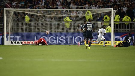 Niculae, cel mai fericit dintre patronii de fotbal din România: "Puteam să marcăm 3-4 goluri. Să vadă și francezii cum novicii ăștia din România le-au dat o lecție de fotbal"