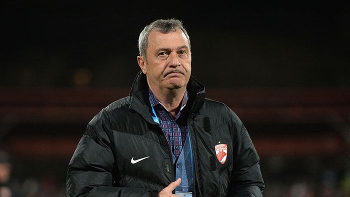 Mircea Rednic: "Essombe a ratat singur cu portarul, Alibec a dat gol la fiecare șut. Asta a fost diferența!" Antrenorul lui Dinamo le dă fanilor o veste excelentă