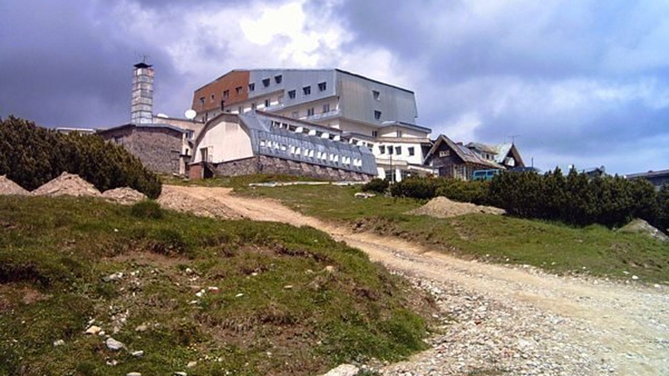 Tragedie la Piatra Arsă!** Un copil de 12 ani de la clubul Delfinul București a căzut de la etajul 3 al cabanei și a murit