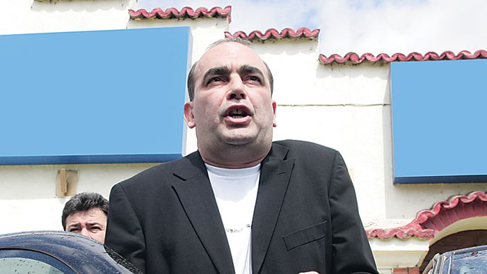 Nețoiu: „Niște imbecili!"