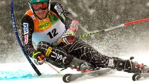 Ce zi! Bode Miller s-a înțeles cu fosta iubită asupra custodiei comune a băiețelului de 18 luni, apoi a intrat la cuțit. Schiorul a făcut haz de necaz: "Asta au scos medicii din spatele meu"