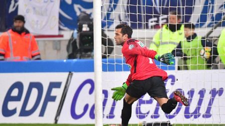 Performanță unică reușită de Dani Alves. Brazilianul a evoluat pe toate pozițiile la PSG:  portar, fundaș, mijlocaș și atacant!