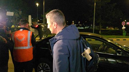 Răzvan Lucescu a ajuns în România pentru a fi alături de Mircea Lucescu: „E o situație grea”. Primele imagini de pe aeroport