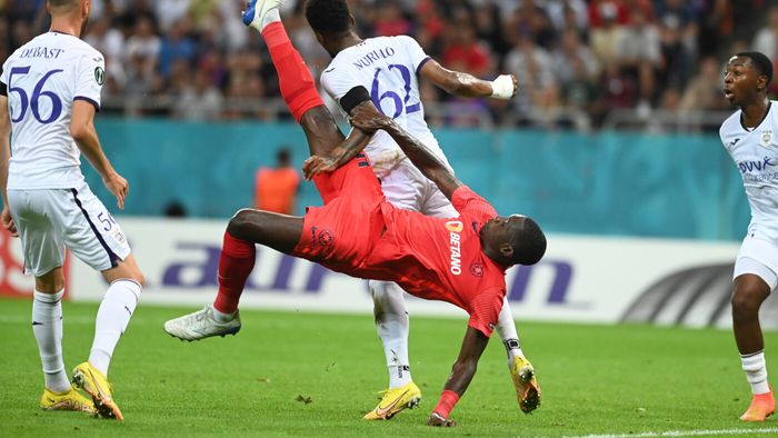 Reacția plină de fair-play a belgienilor după FCSB - Anderlecht. „L-a ținut ca un wrestler! O aberație a arbitrajului!”