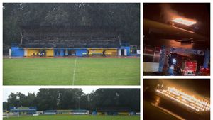 VIDEO | Tribuna stadionului 1 Mai din Slobozia, mistuită de flăcări după un incendiu declanșat de un fulger, în noaptea dinaintea meciului Unirea Slobozia - FK Miercurea Ciuc