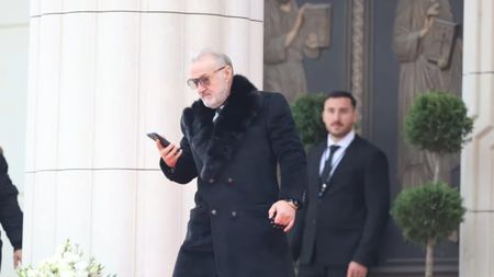 Patriarhul Daniel a construit Catedrala Mântuirii Neamului cu 270.000.000 de euro, iar Gigi Becali a venit la sfințire cu o bijuterie de 60.000 de euro la mână!