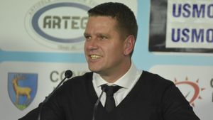 Flavius Stoican, show la conferința de presă dinaintea partidei cu Hermannstadt Sibiu: "Ai fi de acord ca jucătorii tăi să facă videochat?" Reacția fabuloasă a tehnicianului
