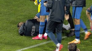 Scandal uriaș pe teren: Billel Omrani, lovit în cap după finalul meciului! Cine a aruncat petarda care a declanșat nebunia la Ploiești?