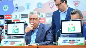 EXCLUSIV | De ce a fost ajutat politic Iorgulescu să rămână la LPF: "Se știe că e omul serviciilor și al politicului! S-a dat comision pentru drepturile TV 4 milioane pe an, la Dubai, prin conturile unui antrenor. Ghiță a fost de față când s-au făcut plățile"