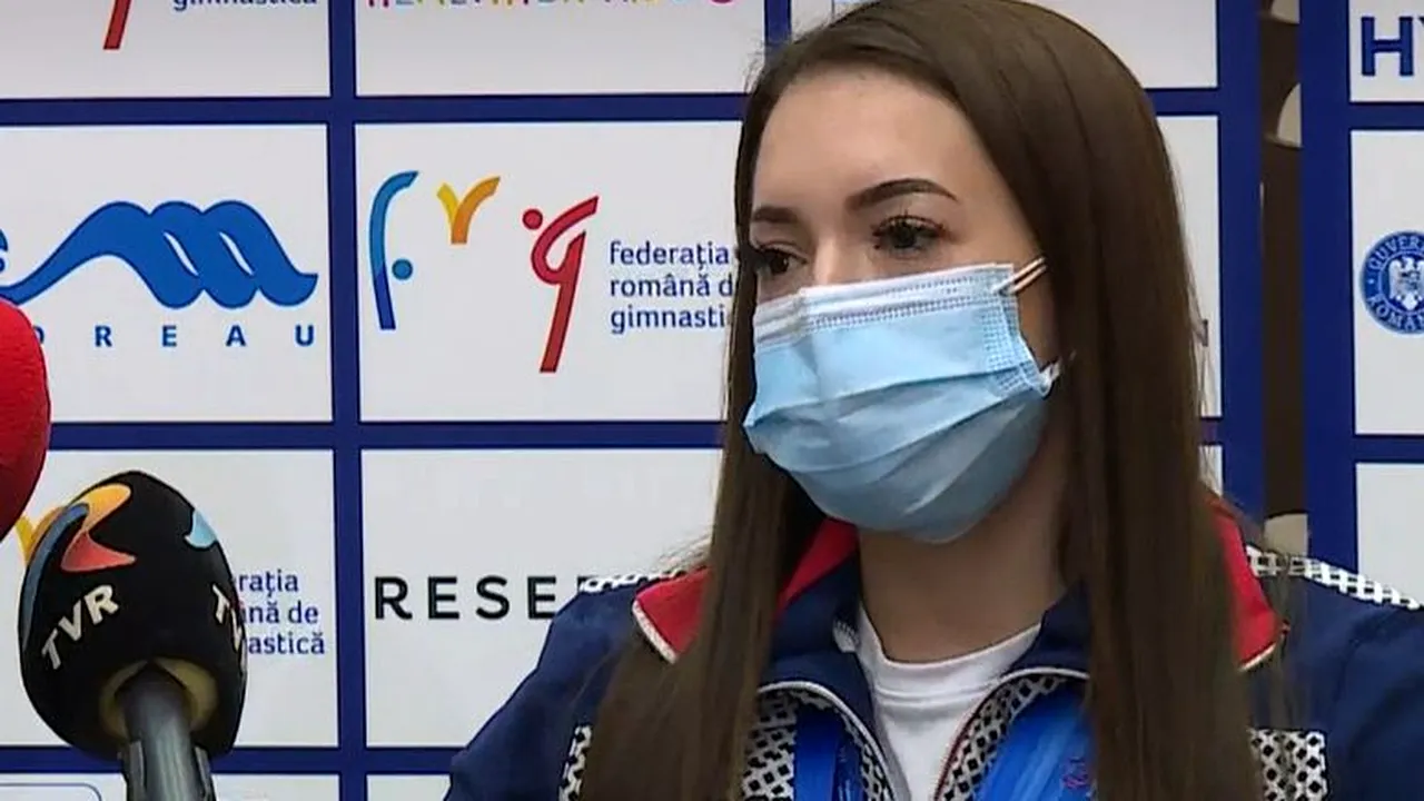 Larisa Iordache a adus medaliile în țară! Delegația de gimnastică a fost primită cum se cuvine: „Este emoționant pentru mine să fiu aici!”