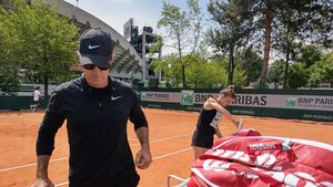 Simona Halep, monitorizată de Cahill chiar și din Australia! Darren este impresionat de fostul lider mondial: „Nu te schimba niciodată, faci o muncă grozavă!” | VIDEO