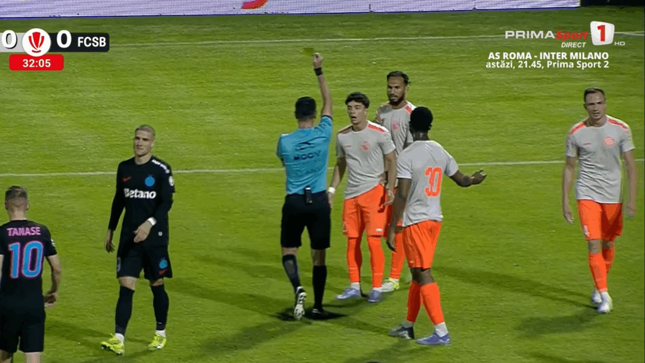 Penalty halucinant în Metaloglobus - FCSB! Dinamovistul Irimia l-a tras de tricou pe Bîrligea ca la juniori