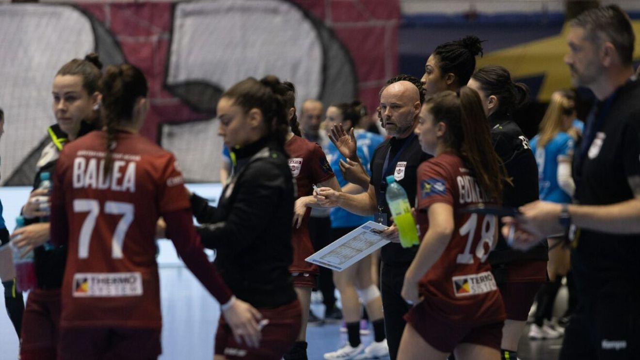 Jucătoarele de la Rapid și-au făcut fericit antrenorul după calificarea în sferturile Ligii Campionilor la handbal feminin! Ce a spus Kim Rasmussen, după meciul contra lui Krim: „Sunt mândru de ele!”