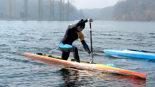 Primul concurs, primul aur pentru Leonid Carp. PARIUL PROSPORT 2015 a câștigat Cupa României, la canoe simplu 1.000 m, învingându-i pe campionii mondiali Mihalachi și Dumitrescu