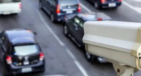 Camere video pentru depistarea celor care stau pe telefon la volan. Anunțul făcut de CNAIR