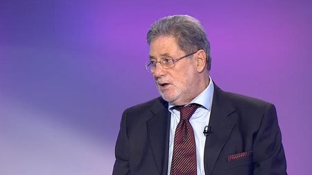 Liniște, vorbește "Mister". Cornel Dinu l-a pus la zid pe Bratu: "Îi înjura pe jucători ca la ușa cortului. El a fost numit pe alte criterii"